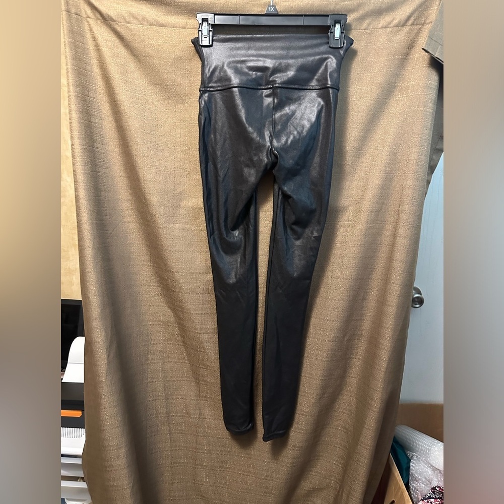 Spanx Woman’s Faux Leather Leggings Black Shimmer Size Small - Picture 4 of 8
